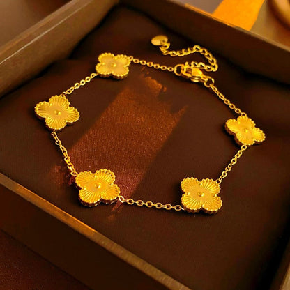 The 18K Lucky Motif