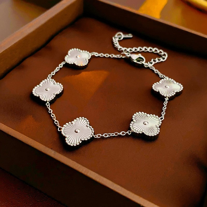 The 18K Lucky Motif